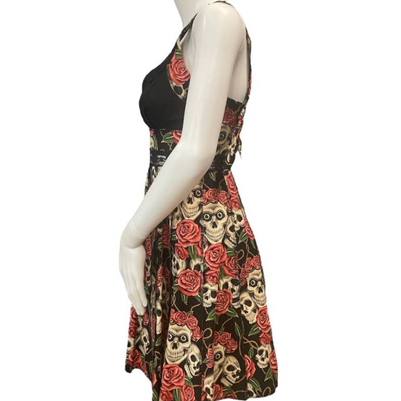 Shrine NWOT Vintage Cocktail Dress Skulls and Roses Print Size M - Picture 4 of 16